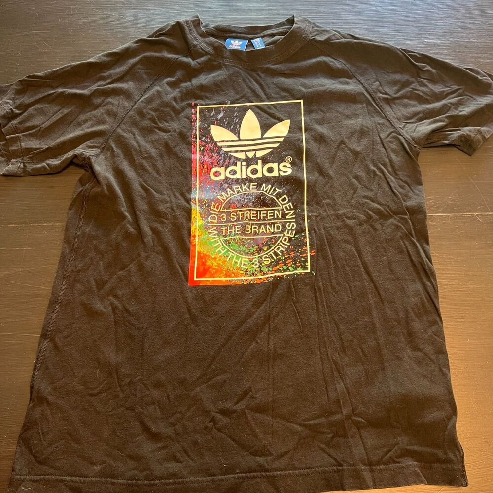 Adidas Short Sleeve Graphic T-Shirt - Die Market Mit Den  Size: Medium